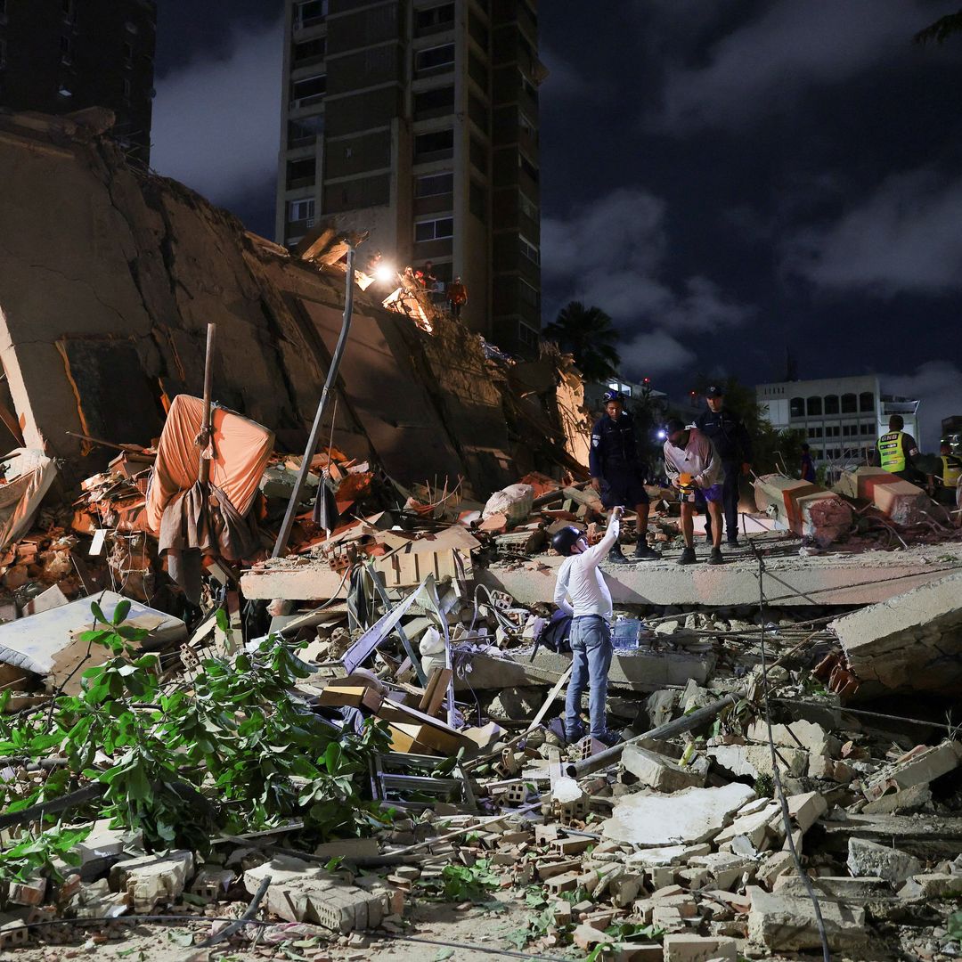 Servicios de emergencia trabajan en el lugar del derrumbe de un edificio tras un terremoto en Caracas, Venezuela. Foto: Reuters